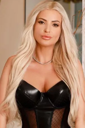 Samsun Bakımlı Escort Berna: Yeniliklere Açık Bir Gece İçin Buradayım